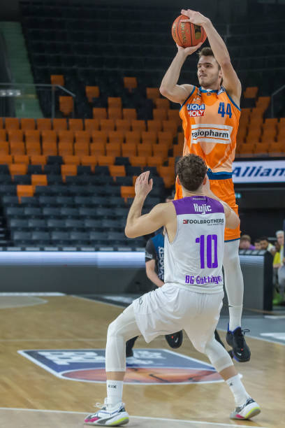 中并不鲜见 中并不鲜见